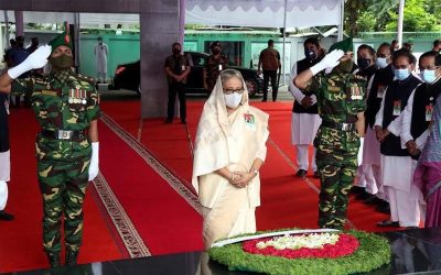 ধানমণ্ডিতে বঙ্গবন্ধুর প্রতিকৃতিতে শেখ হাসিনার শ্রদ্ধা নিবেদন