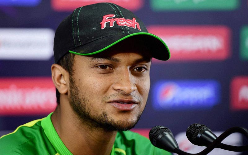 বাংলালিংক ও যমুনা ব্যাংক : ৫ কোটি ৮০ লাখ টাকা ক্ষতিপূরণ চেয়ে সাকিবের লিগ্যাল নোটিশ