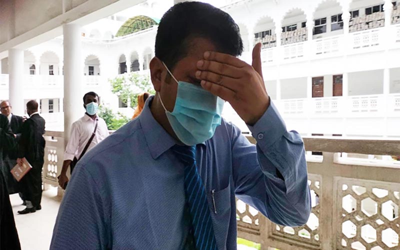 নিঃশর্ত ক্ষমা চেয়ে রেহাই পেলেন বোয়ালমারীর ইউএনও রেজাউল করিম
