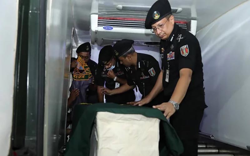 হেলিকপ্টার দুর্ঘটনায় নিহত লেফটেন্যান্ট কর্নেল ইসমাইলের মরদেহ ঢাকায় পৌঁছেছে