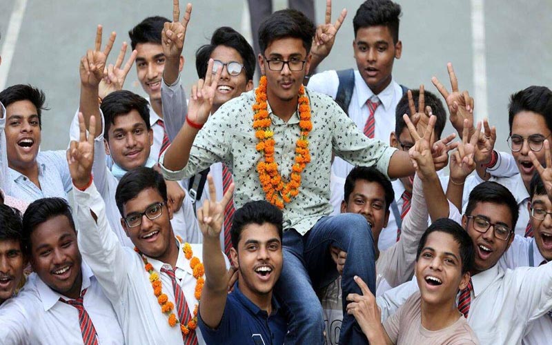রাষ্ট্রবিজ্ঞানে ১০০ নম্বরের পরীক্ষায় ১৫১ পেল শিক্ষার্থী!