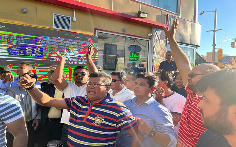 নিউইয়র্কে ১ সেপ্টেম্বর বৃহস্পতিবার অপরাহ্নে বিএনপির ৪৪তম প্রতিষ্ঠাবার্ষিকীর অনুষ্ঠান হলো। প্রতিষ্ঠাবার্ষিকীর সমাবেশে হট্টগোলের একটি দৃশ্য। ছবি-বাংলাদেশ প্রতিদিন।