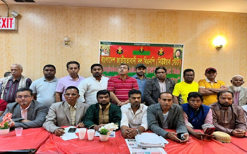 ‘শেখ হাসিনার আগমন-শুভেচ্ছা-স্বাগতম’ স্লোগানে মুখরিত নিউইয়র্ক সিটির বাংলাদেশি অধ্যুষিত অলিগলি। এসব এলাকায় শেখ হাসিনার জাতিসংঘ সফরের সমর্থনে পোস্টারিং করাও হয়েছে। অন্যদিকে  ‘যেখানে হাসিনা-সেখানেই প্রতিরোধ’ কর্মসূচির সমর্থনে নিউইয়র্ক বিএনপির সমাবেশ। ছবি-বাংলাদেশ প্রতিদিন।