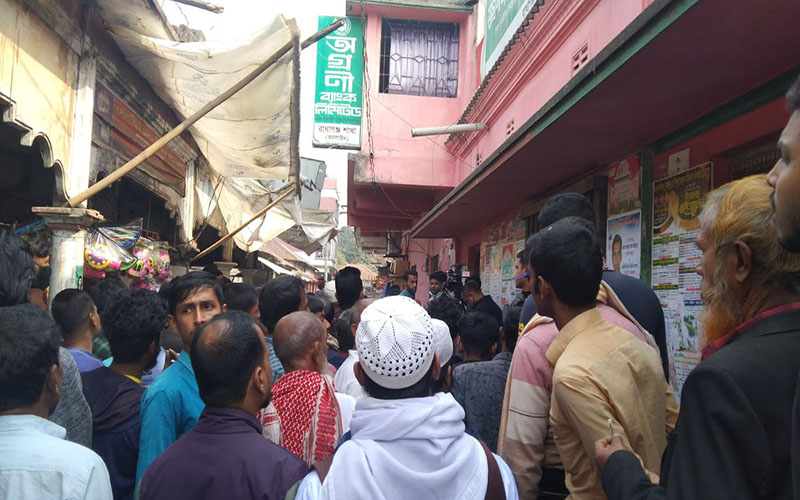 নরসিংদীতে ব্যাংকের ভেতরে মিলল ২ আনসার সদস্যের মরদেহ