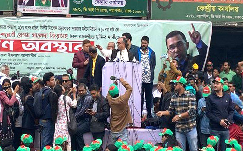 কাউকে ধাক্কা দিয়ে ক্ষমতা থেকে ফেলতে চাই না : মির্জা আব্বাস