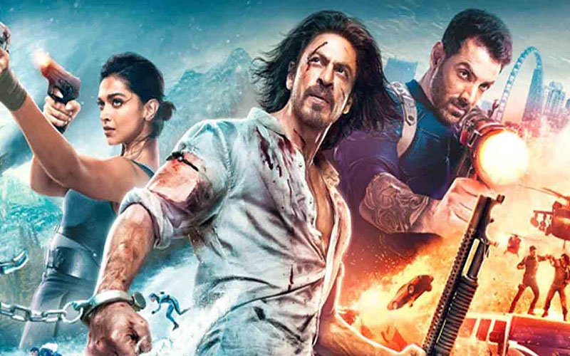 ‘পাঠান’ দেখতে মানুষের ঢল, মুক্তির ৪ ঘণ্টার মধ্যেই ওয়েবে ফাঁস
