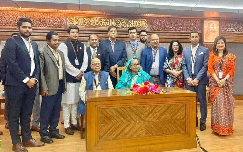শেখ হাসিনাকে শুভেচ্ছা জানাতে গণভবনে যুক্তরাষ্ট্রের নেতৃবৃন্দ