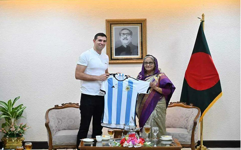 শেখ হাসিনার সঙ্গে সৌজন্য সাক্ষাৎ করেছেন মার্টিনেজ