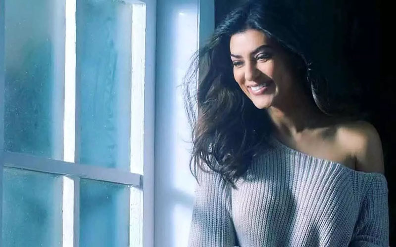 নিজেকে ‘সিঙ্গেল’ দাবি করলেন সুস্মিতা