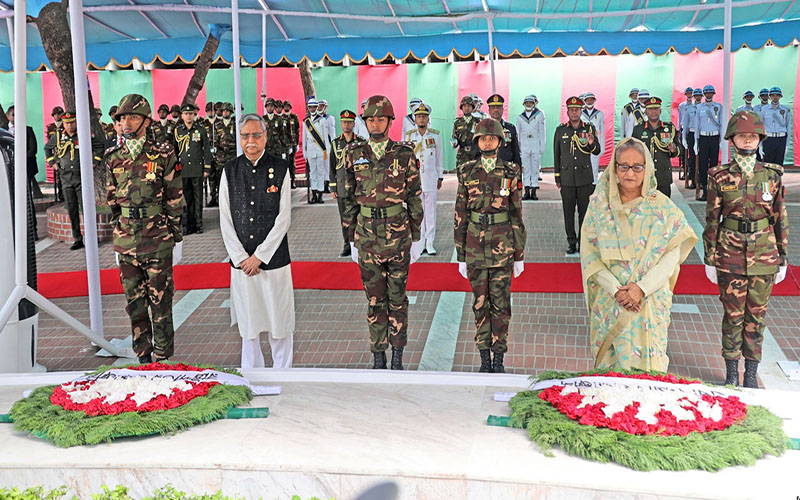 বঙ্গবন্ধুর জন্মবার্ষিকী : টুঙ্গিপাড়ায় বঙ্গবন্ধুর সমাধিতে রাষ্ট্রপতি-প্রধানমন্ত্রীর শ্রদ্ধা