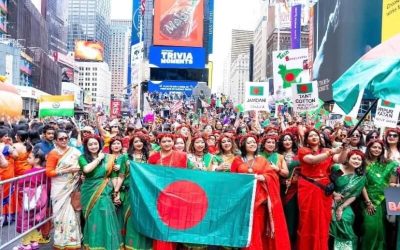টাইমস স্কয়ারে লাল-সবুজ শাড়িতে নেচে গেয়ে বাংলাদেশকে উপস্থাপন