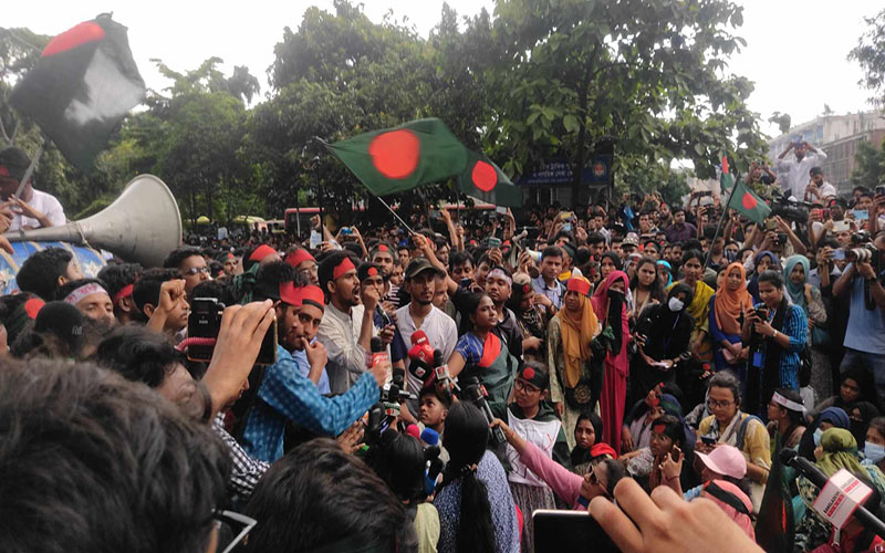 আন্দোলনের পক্ষে সমর্থন : ক্ষমা পেলেন আরব আমিরাতে দণ্ডপ্রাপ্ত সেই ৫৭ বাংলাদেশি
