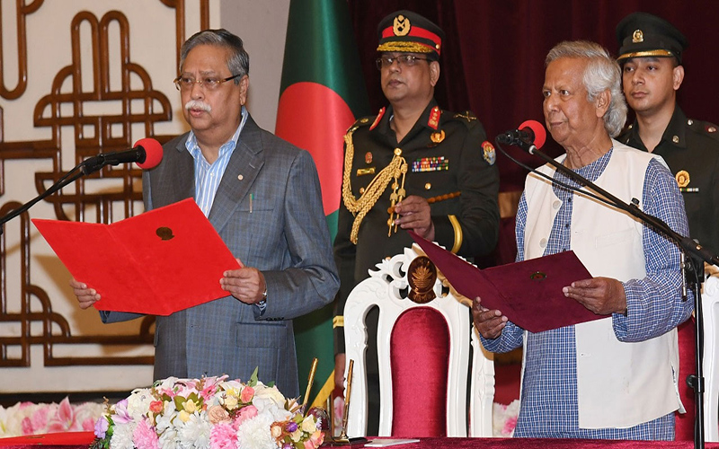 অন্তর্বর্তী সরকারের প্রধান উপদেষ্টা হিসেবে শপথ নিলেন ড. ইউনূস
