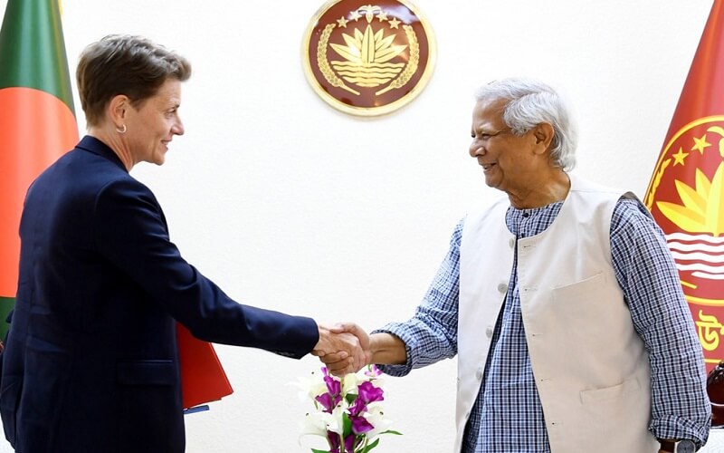 ড. ইউনূসকে শুভকামনা জানালেন গোয়েন লুইস