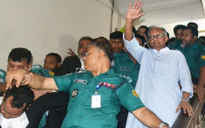 আত্মসমর্পণ করে কারাগারে মাহমুদুর রহমান