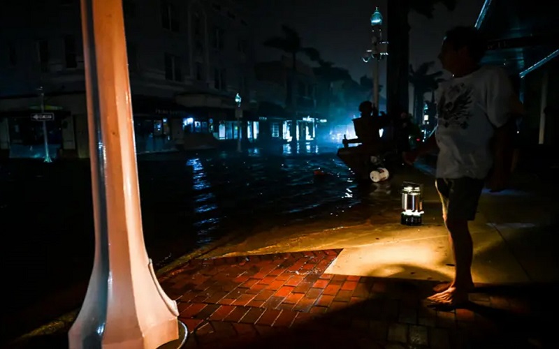 হারিকেন মিল্টনের আঘাতে যুক্তরাষ্ট্রে বিদ্যুৎবিহীন ২০ লাখ ঘরবাড়ি